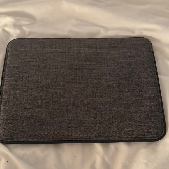 Incase Gray Minimalist Tablet Sleeve - Picture 3 of 4